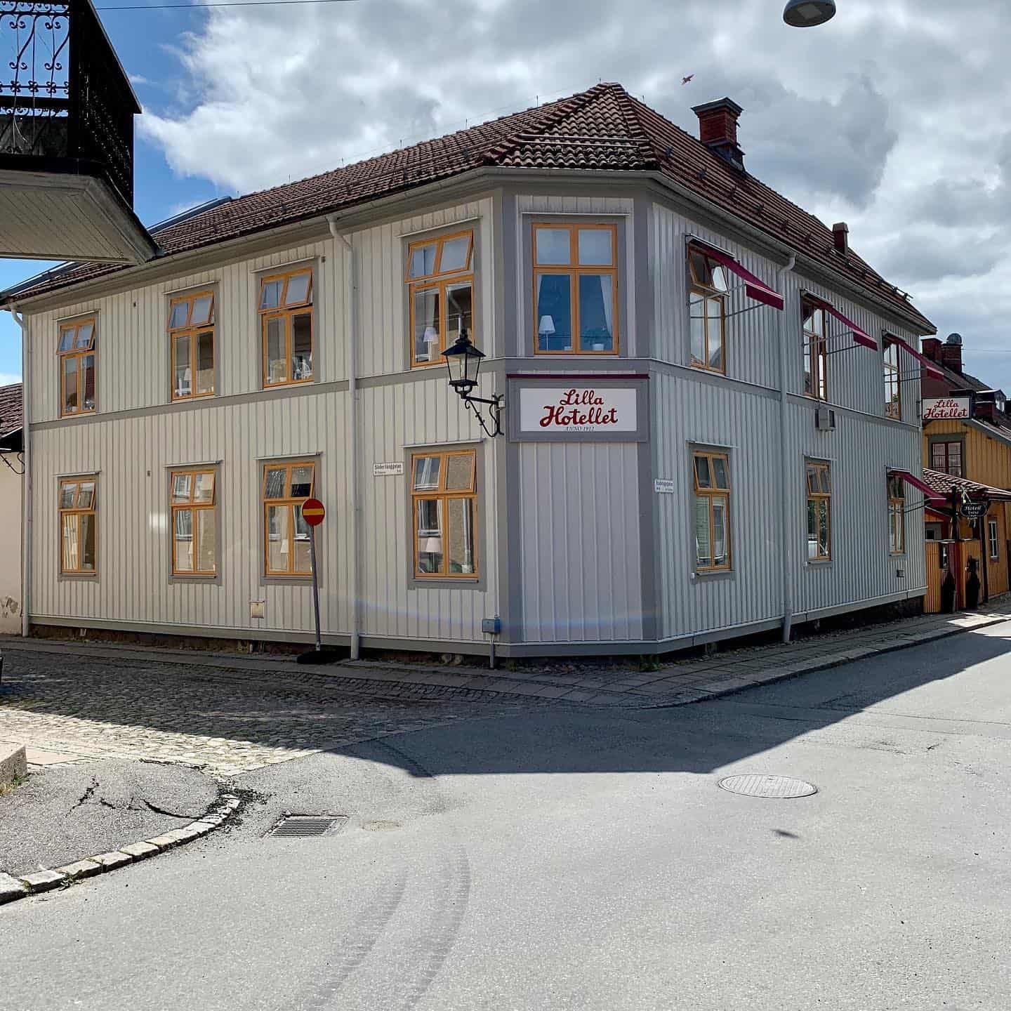 Målningsarbete på Lilla Hotellet i Nora – bild 2