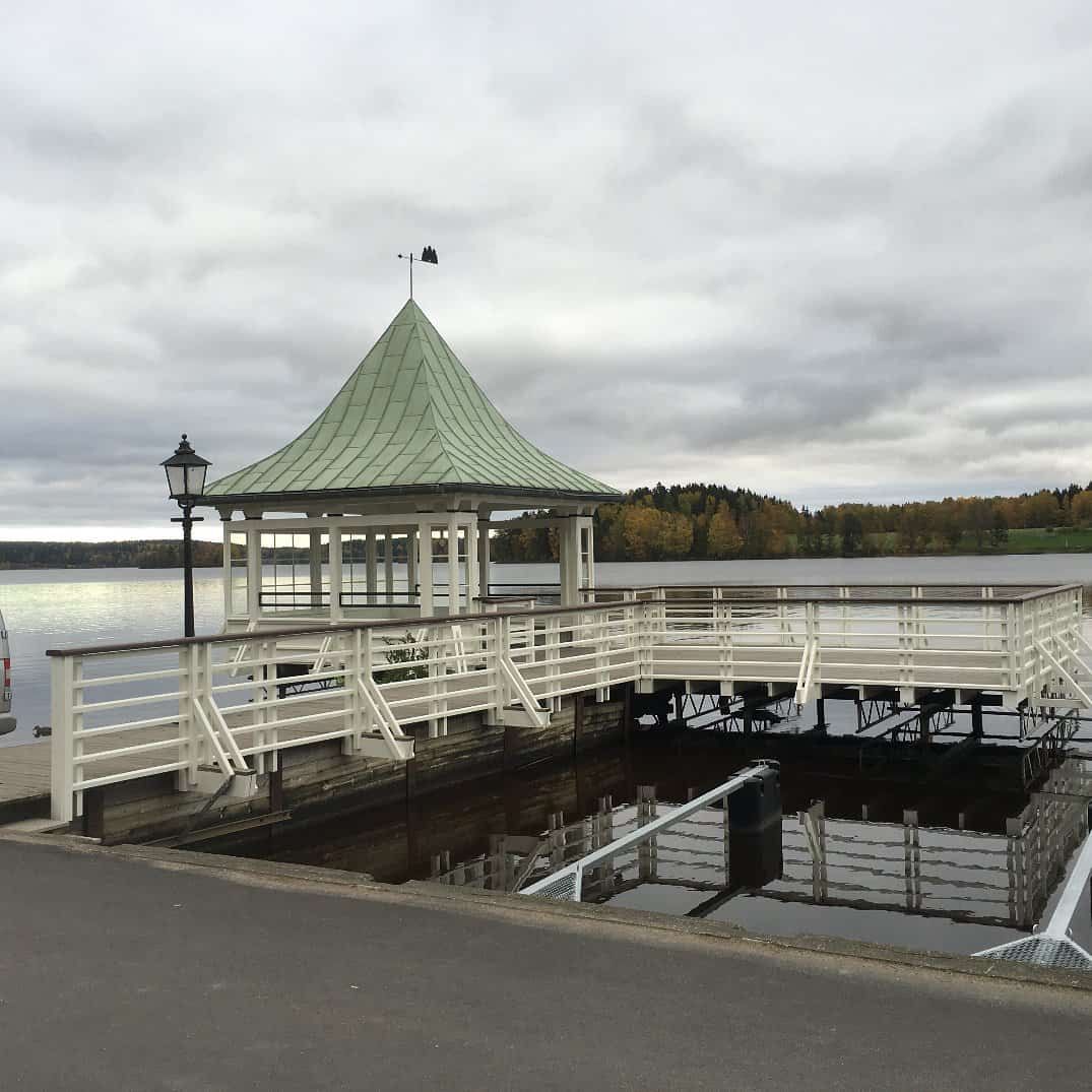 Paviljongen vid Nora strandpromenad – utfört av EBL Måleri