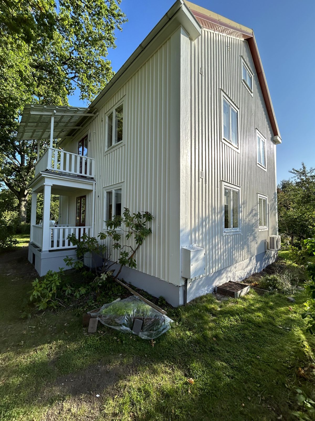 Utvändig målning av villa i Adolfsberg, Örebro – bild 4